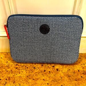 NWT🩷AIR FRANCE BUSINESS CLASS ZIPPERED COSMETIC/TOILETRIES CASE WITH ITEMS